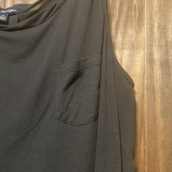 Sleeveless top with sheer back - Picture 2 of 5